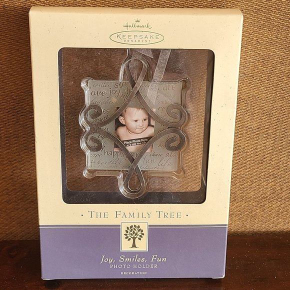 Hallmark Family Tree Christimas Ornament - Picture 1 of 4